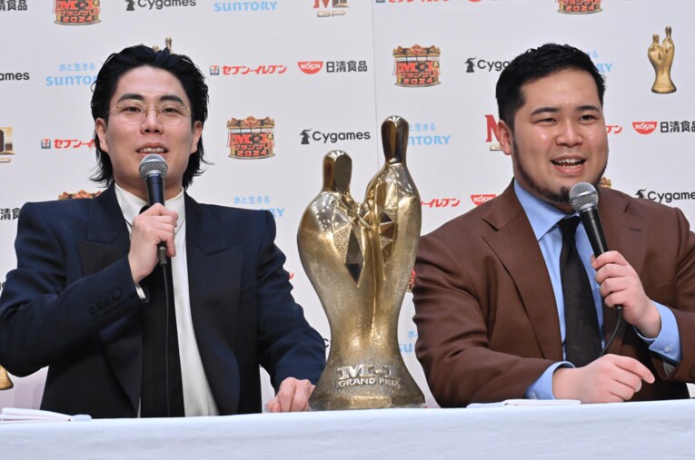 史上初のM-1連覇を果たした令和ロマン。優勝会見も歴代王者とはひと味違う ／ photograph by M-1グランプリ事務局