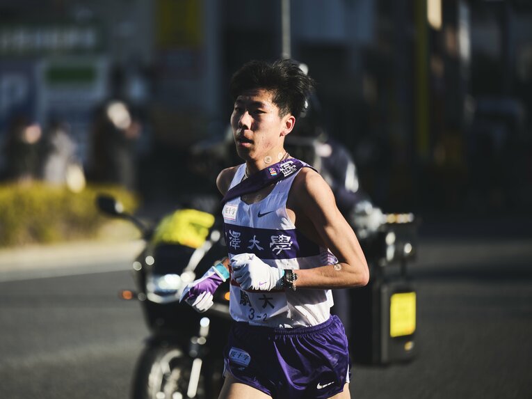 大学時代は4年連続で箱根を走り、4年次では大学駅伝3冠に大きく貢献した田澤　©Yuki Suenaga