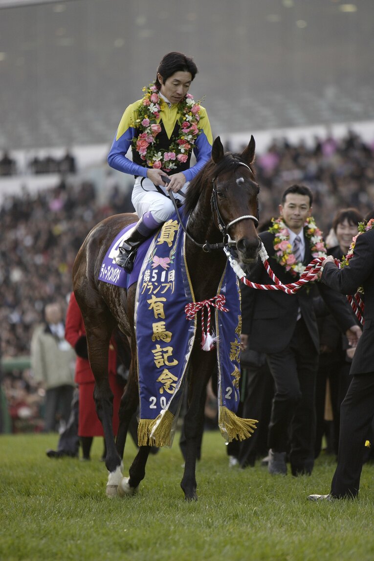 紆余曲折を経て迎えた引退レースの有馬記念も3馬身差で完勝　©BUNGEISHUNJU