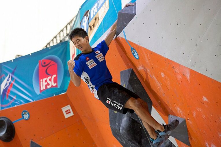 ボルダリング 男子 ユースB 決勝での川又玲瑛。