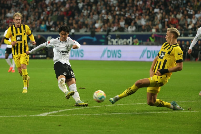 鎌田は今季のドルトムント戦でゴールを決めている　©Getty Images