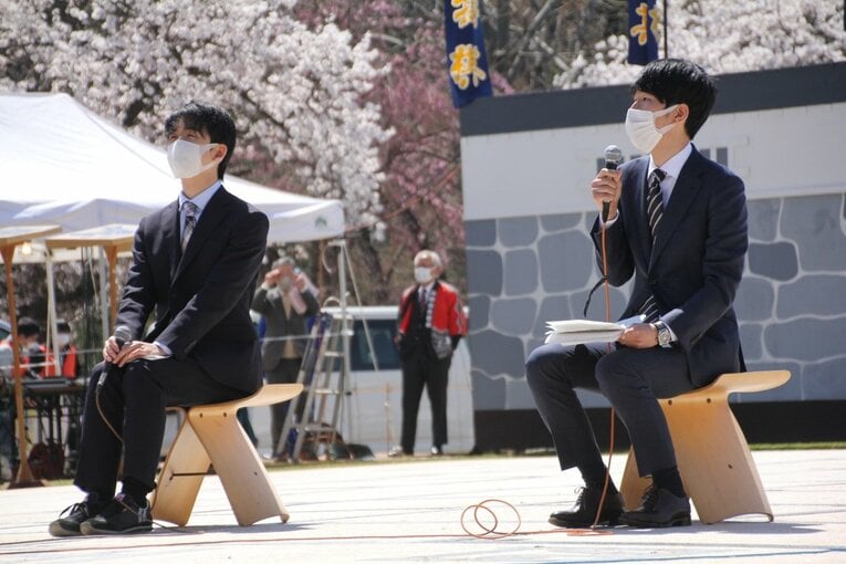 藤井聡太竜王「大変参考になったで“ござる”」初出演した《人間将棋》を現地取材… 観る将マンガ家が超楽しんで描いてみた(26)