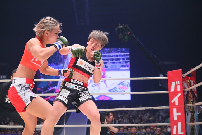 2019年の大晦日、『RIZIN.20』でのハム・ソヒ戦。両者はかつて2度対戦しており、どちらも浜崎が完勝していた　©RIZIN FF
