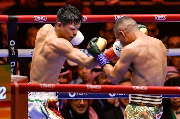 不運とはいえ、今まで見たことのないほど瞼を腫らし、判定も見方によっては敗れていても不思議はなかったという中谷の苦戦のわけは？　©Hiroaki Finito Yamaguchi