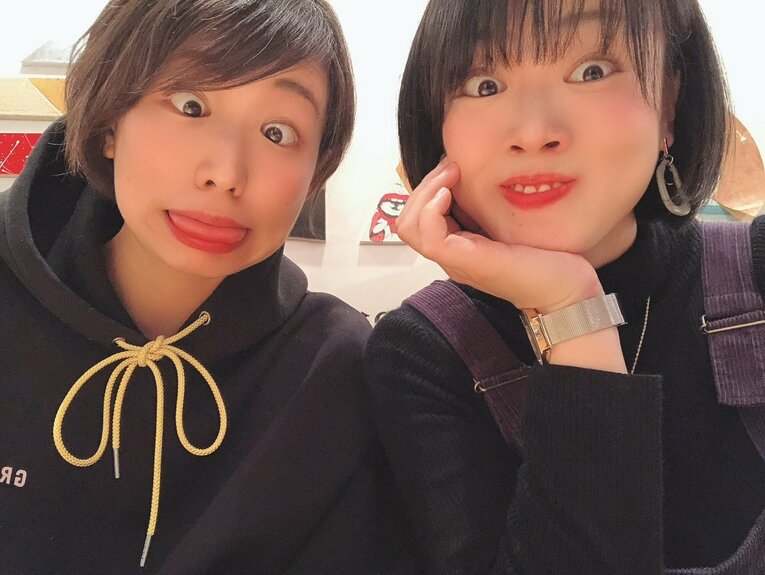 親友・白井美沙紀さん（元東レアローズ）との２ショット（写真：白井さん提供）