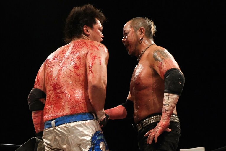 ガラスが刺さり大流血で「ニヤリ」今年47歳の“不適切おじさん”葛西純がデスマッチで伝えたいこと 「お前ら、これを知らずに人生終わるのか？」(33)