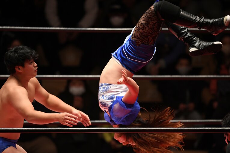 元日のZERO1。軽やかな動きを披露する朱崇花