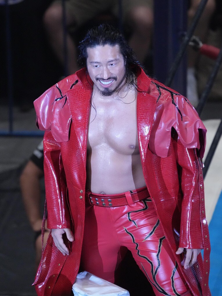 笑みを浮かべて優勝戦のリングに姿を見せた辻陽太　©Essei Hara