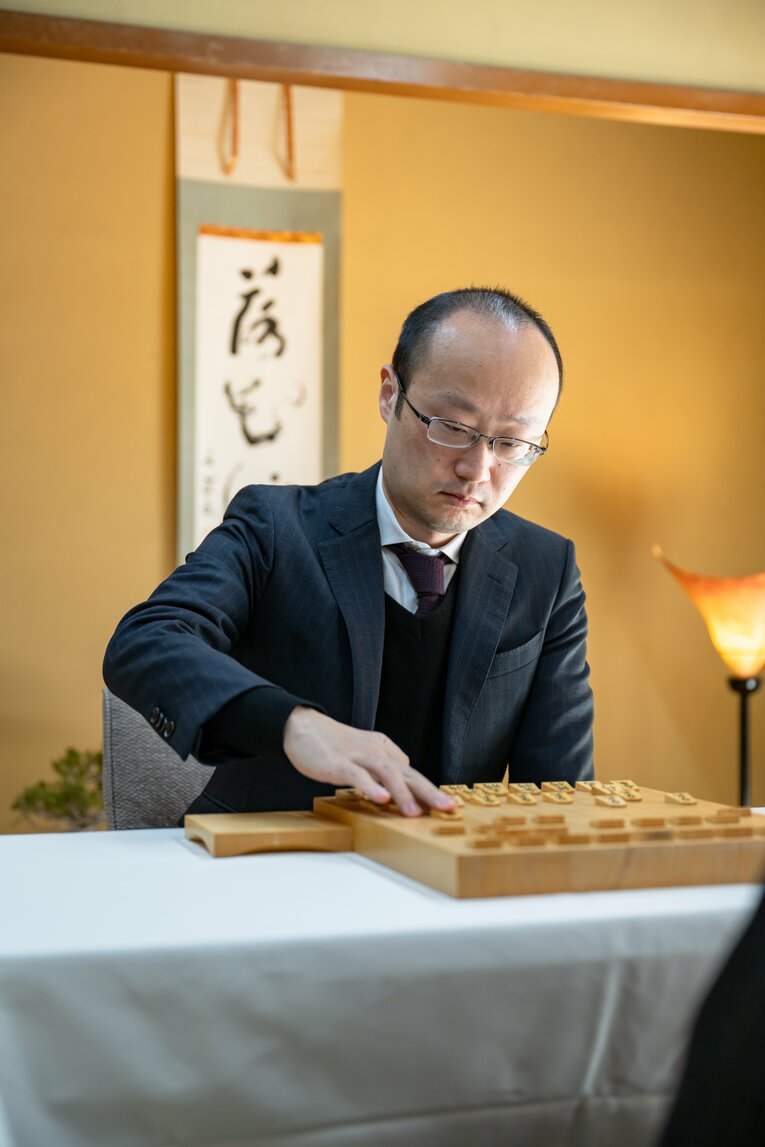 渡辺は最終戦も椅子対局で臨んだ　©日本将棋連盟