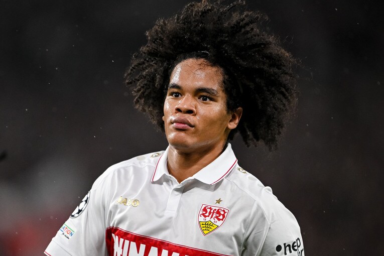 【Jリーグをスルーした天才たち】シュツットガルトのチェイス・アンリ（20歳）。2022年、尚志高（福島）を卒業後に渡独。今季ブンデスリーガ、CLでデビューを果たした　©Getty Images