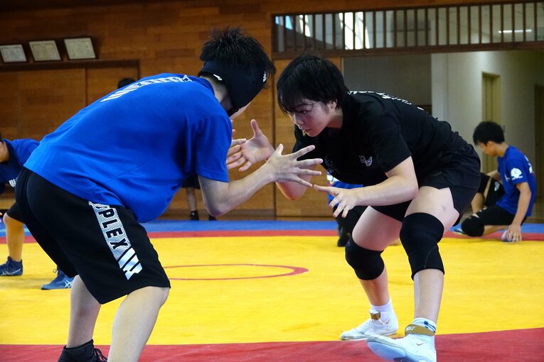 父に細かく指導された藤波朱理の組手　©Koji Fuse