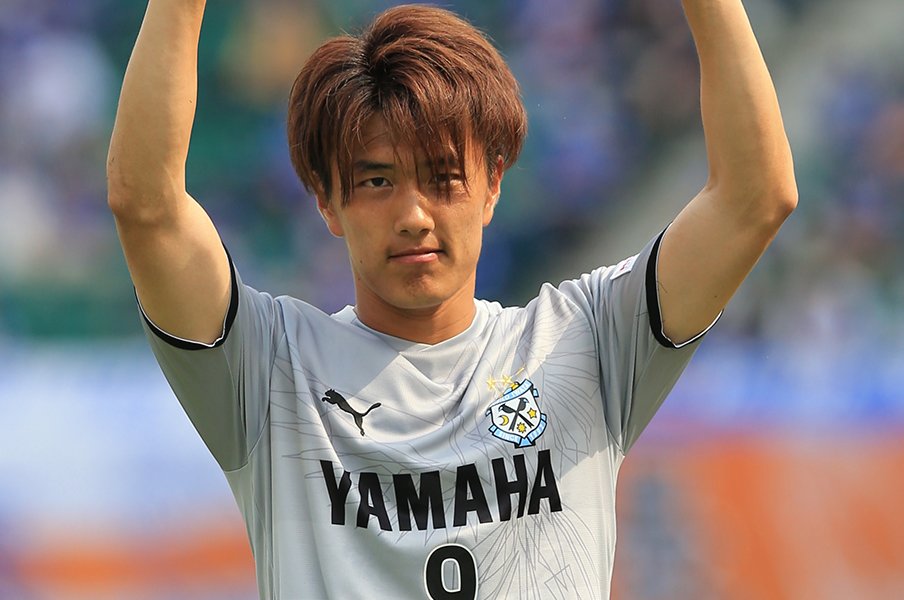 「代表では中心選手なのになぜ評価されないのか?」“未完の大器”小川航基24歳、葛藤の5年間を振り返る<Number Web> photograph by ⒸJUBILO IWATA