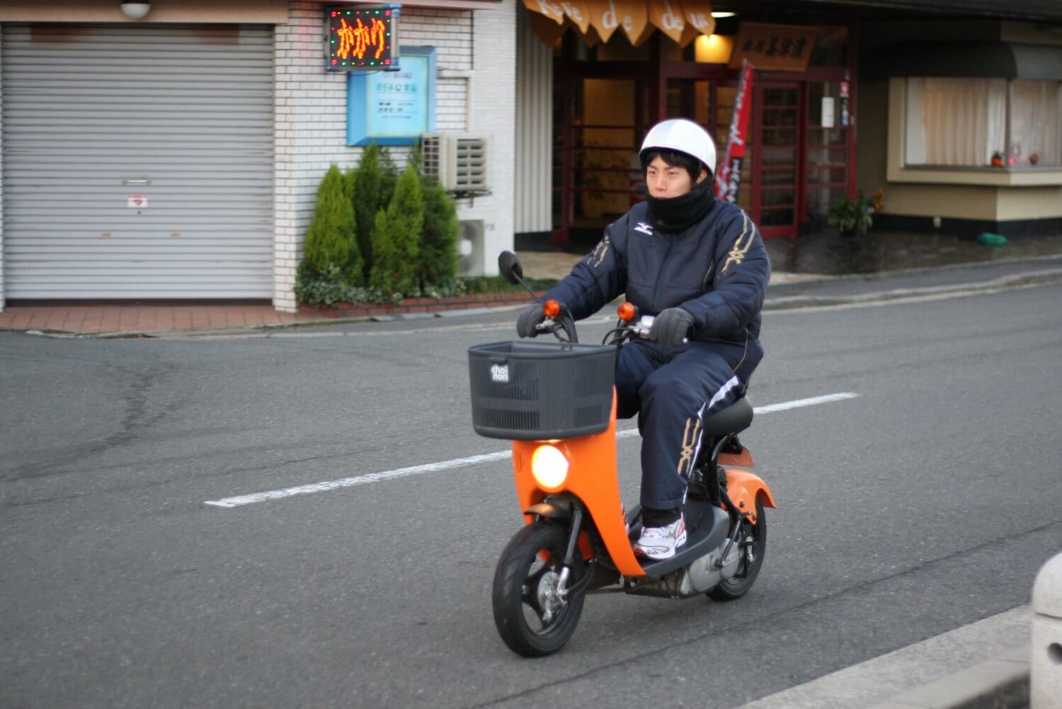 コーチ時代の高見澤氏。選手と一緒に走ったり、寮監として選手と一緒の寮に寝泊まりしていた　©Masaru Takamizawa