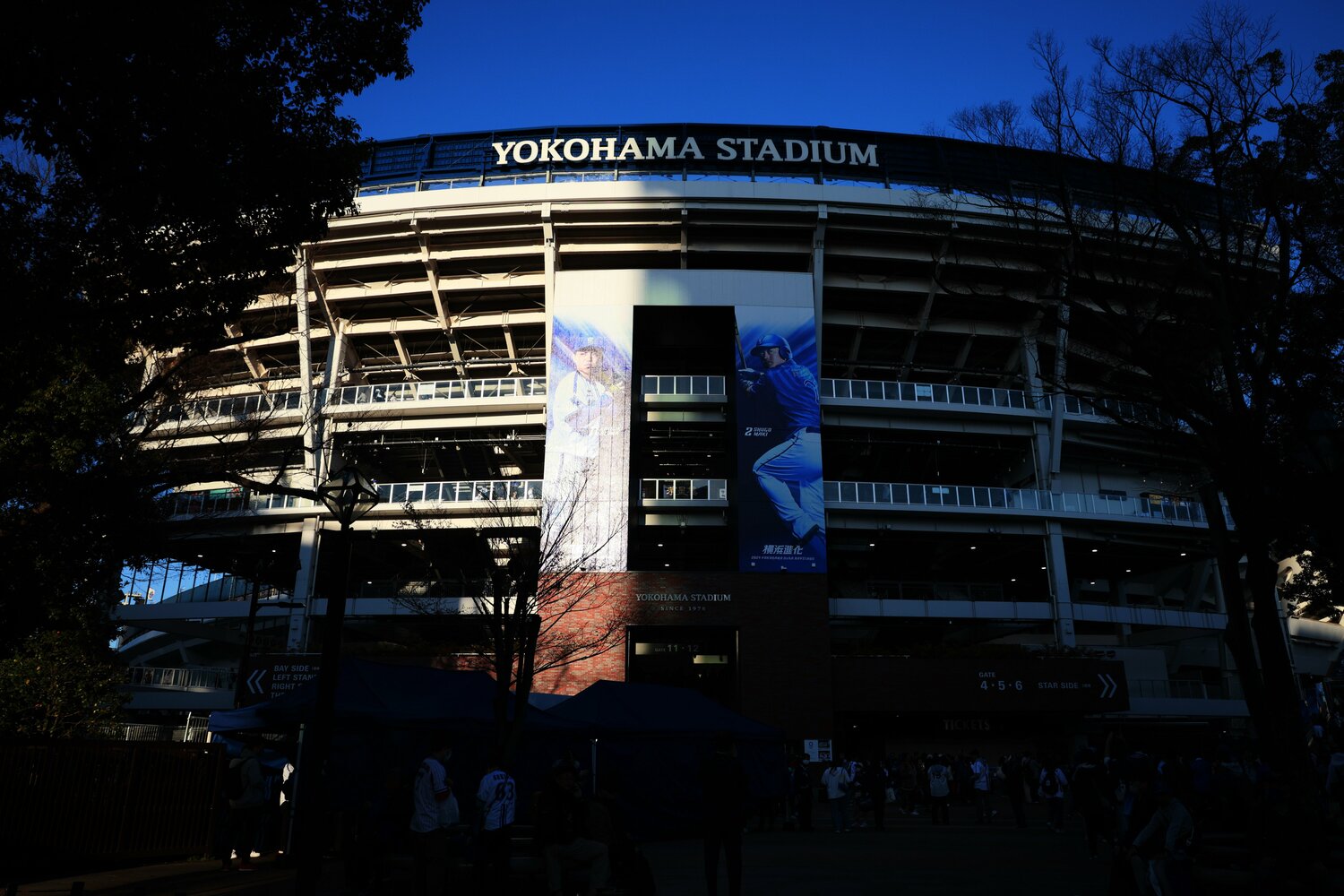 現在の横浜スタジアム。連日、多くのファンでにぎわっている　©︎JIJI PRESS