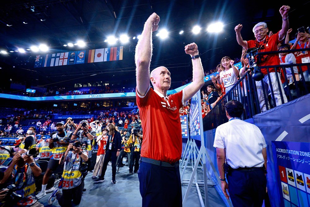 日本代表のホーバスHC　©︎FIBA