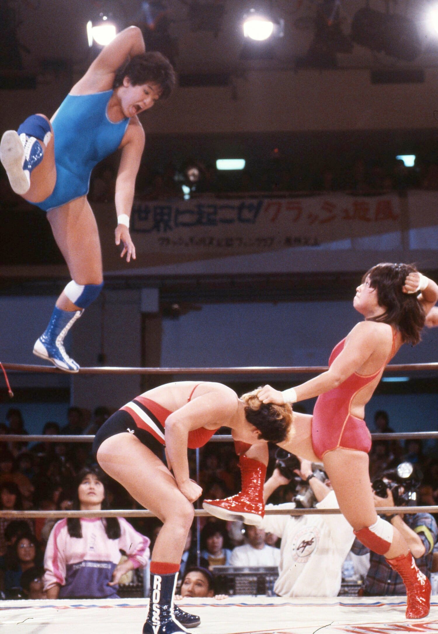 1983年の結成当初から、後楽園ホールでは立ち見客が出るほど満員になった　©東京スポーツ新聞社