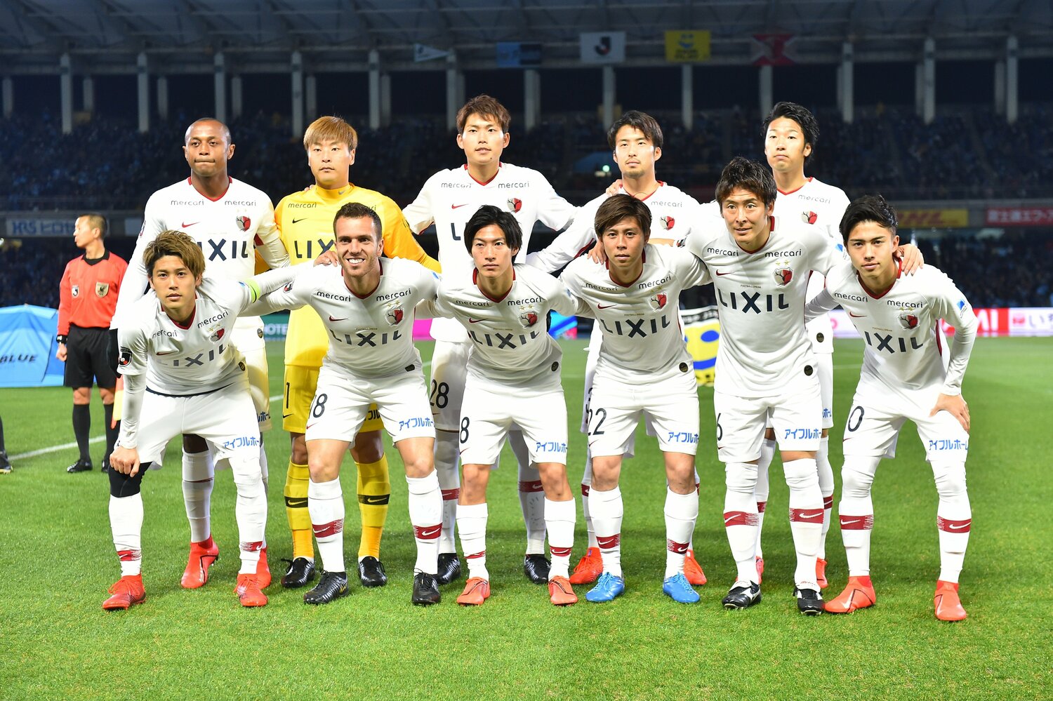 2019年、町田（後列中央）は内田と鹿島でともにプレーした　©AFLO