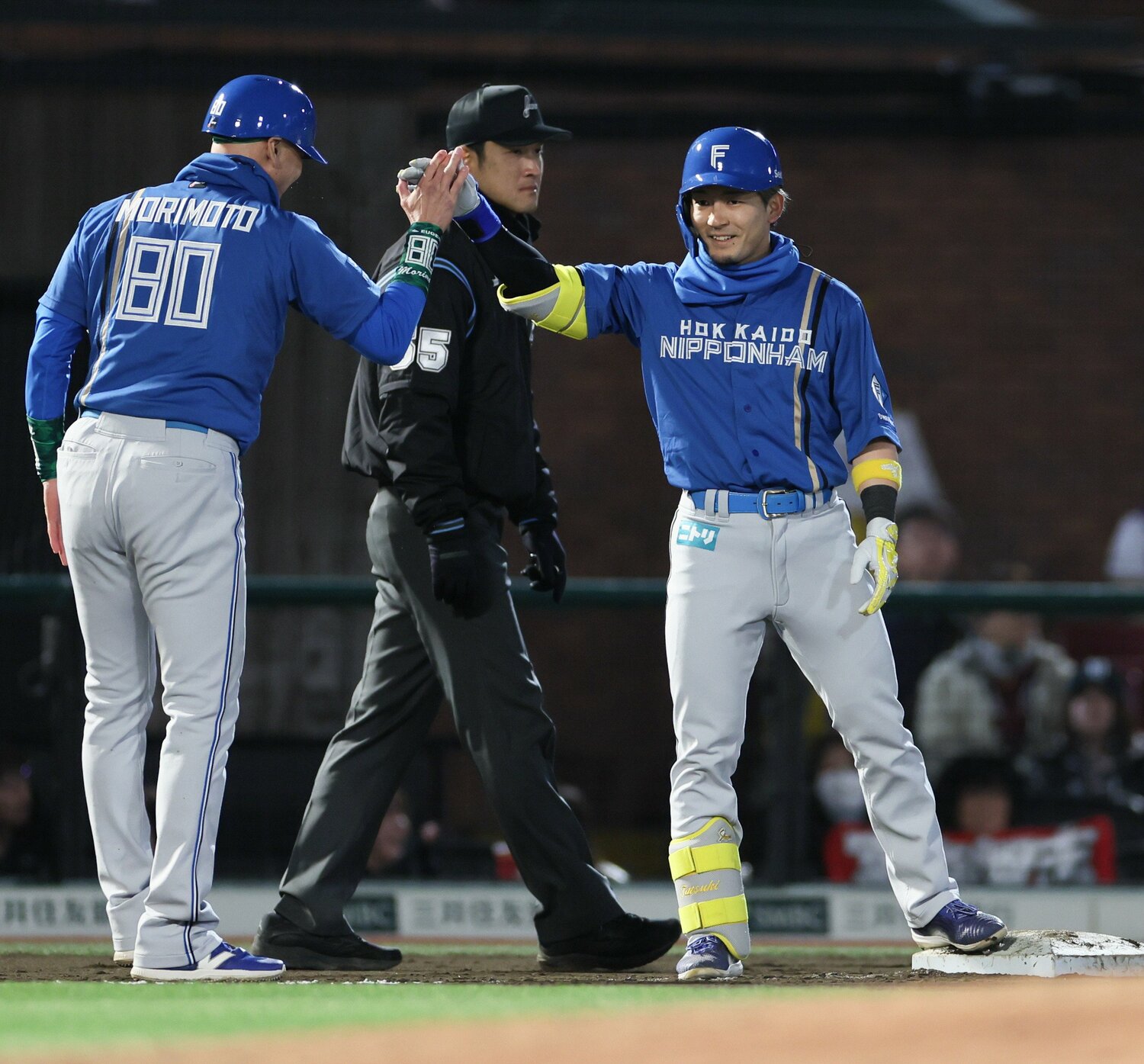 途中出場から走者一掃のタイムリー三塁打を放った水野達稀　©︎JIJI PRESS