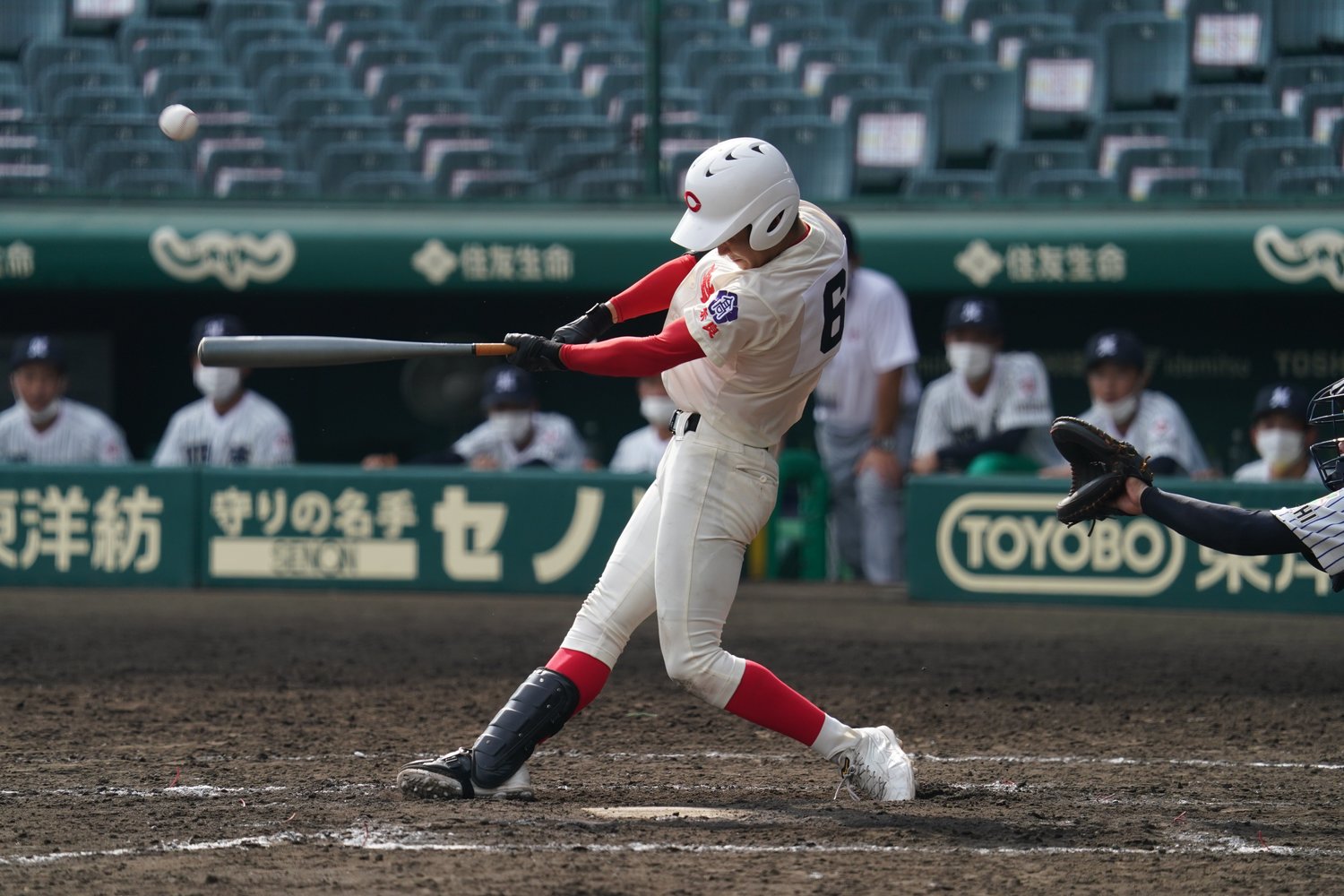 準々決勝、明徳義塾戦。9回ウラにサヨナラタイムリーを放つ岡島。前の試合では2番だったが、この日は5番に起用された　©Hideki Sugiyama