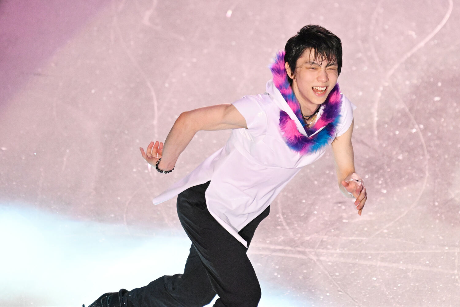 2022年のファンタジー・オン・アイスで見せた笑顔。羽生にとってショーは最も自由に表現できる場所のひとつだった　©AFLO