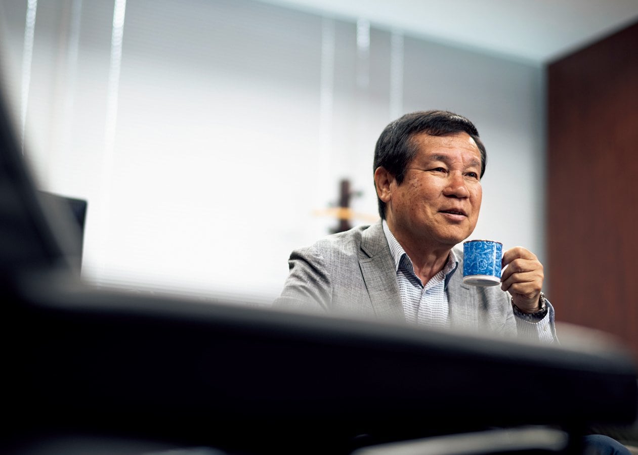 藤枝東時代の長谷部を指導した服部康雄　©︎Takuya Sugiyama