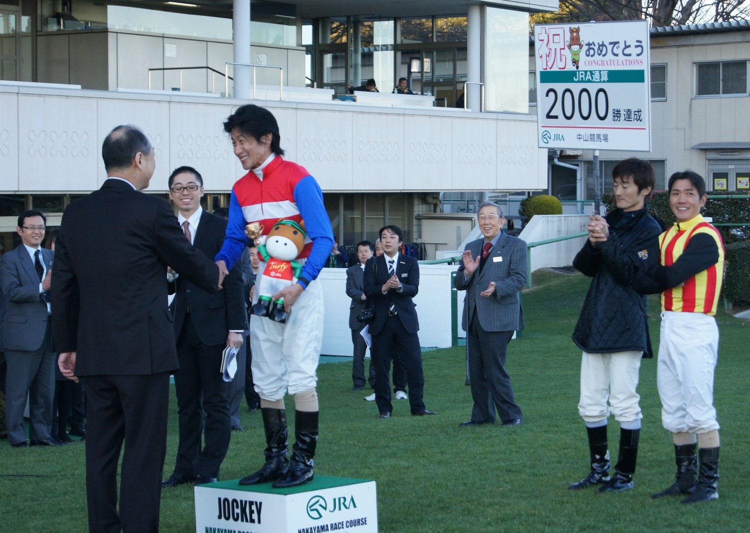 JRA通算2000勝を達成した柴田善臣騎手　©Satoshi Hiramatsu