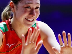 石川真佑が初めて“救い”を求めた「つー、琴奈さん、紗理那さん、テンさん…ここにいない人たちにも連絡した」女子バレー“笑顔なき銅メダル”の真相