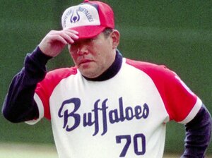 他紙の記者に「やり過ぎやな」とたしなめられるような記事を出していた筆者にも、鈴木啓示監督は悠然としていたが……