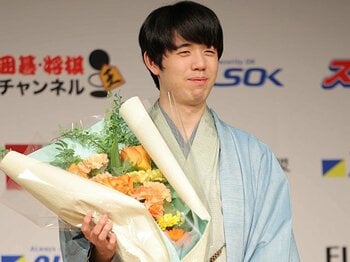 藤井聡太21歳「課題が残った」20連覇は研究者のように…「勝つことに慣れるのが怖い」大山康晴19連覇と好対照な勝負観〈元A級棋士の視点〉＜Number Web＞ photograph by JIJI PRESS