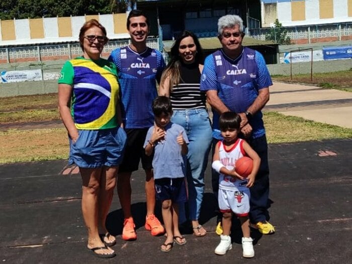 「16歳の私と26歳の彼」禁断の恋から生まれた息子が、世界陸上王者に「これからも厳しく指導しますよ」ブラジル競歩の英雄の母はパワフルすぎた＜Number Web＞ photograph by Hiroaki Sawada