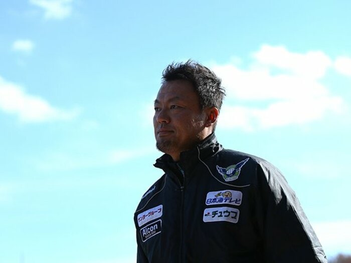 森岡隆三監督が語る2年目のJ3攻略。鳥取に「悪くない」はもう要らない。<Number Web> photograph by J.LEAGUE PHOTOS