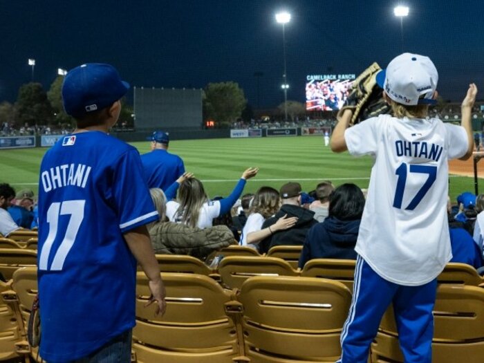 62歳で死去…ドジャース・ロバーツ監督の高校時代を知る“伝説の米国記者”「ダルビッシュとの会話が楽しみなんだ」明かしていた大谷翔平ら日本人選手評＜Number Web＞ photograph by Nanae Suzuki