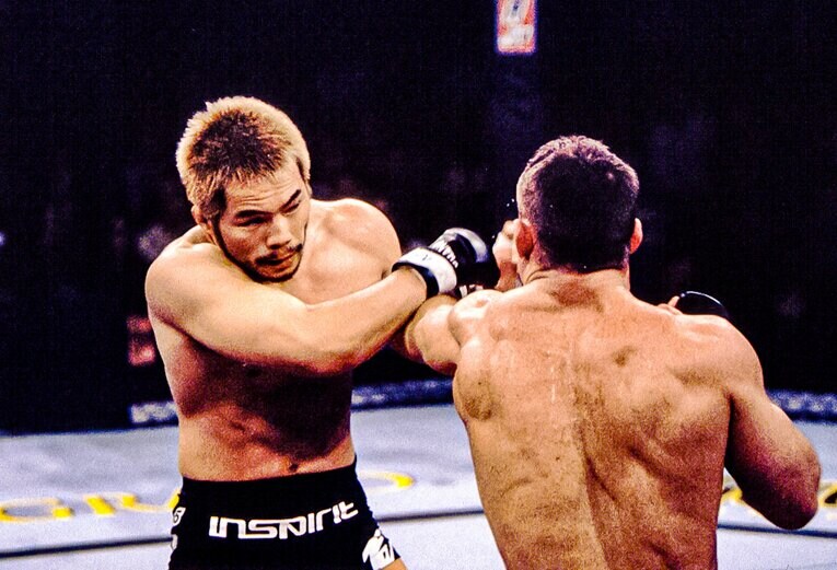 「野生のカリスマ」と称された桜井“マッハ”速人は、コンディション不良もあって後の名王者マット・ヒューズのパワーに屈した　©Susumu Nagao