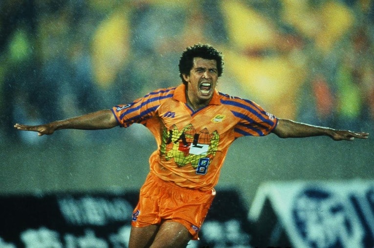 子供たち誰もがマネした、清水時代のトニーニョの飛行機ポーズ。今は何をしているのだろうか？ ／ photograph by J.LEAGUE