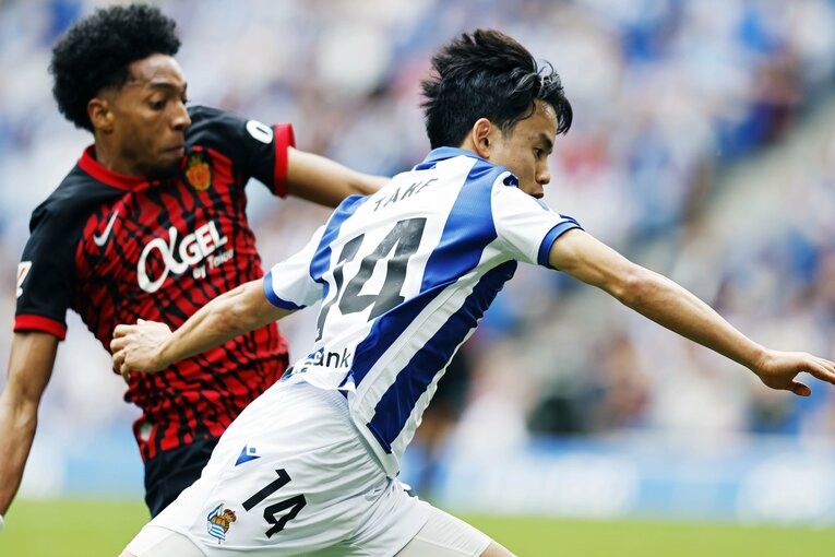 「至る所に14番ユニの子供」久保建英が“バスクで愛される日常”を激写「甥っ子がタケクボって応援してるんだ」醸造所レストランオーナーのこぼれ話(7)