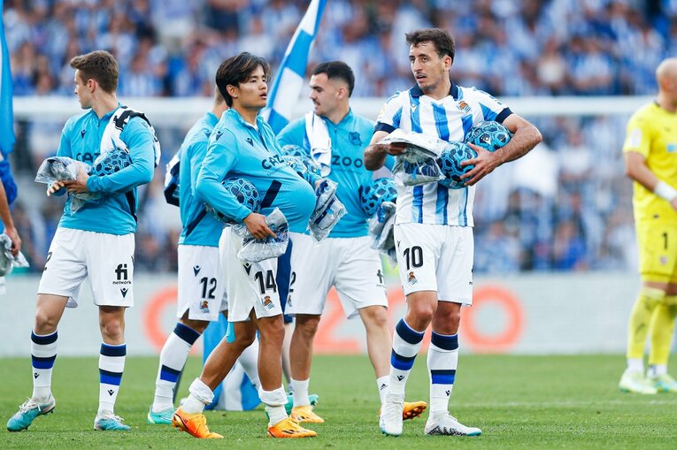 久保建英22歳誕生日に「タケはアイドル」日本語ボードの子供、メッシっぽい新ユニ姿やソシエダ主将との別れ…カメラマンが見た“幸せな最終節”(45)