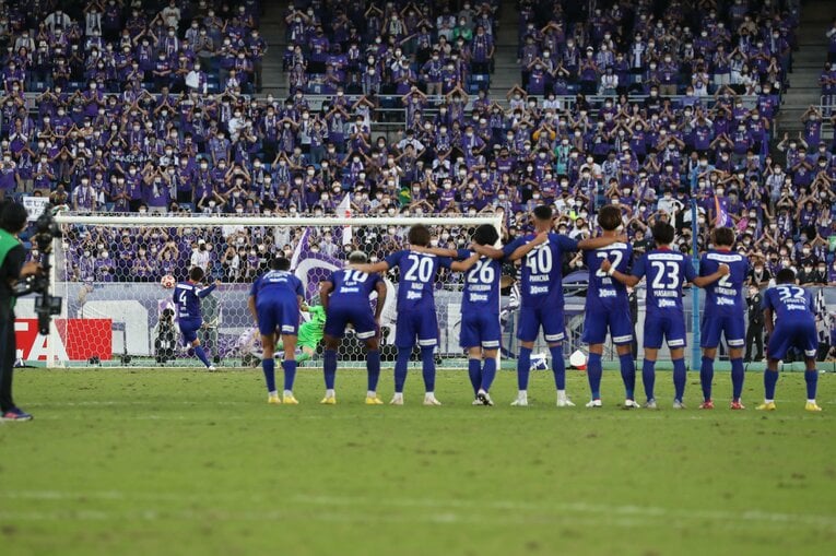 山本英臣のPKでヴァンフォーレ甲府が天皇杯優勝を決めた瞬間　©2022VFK