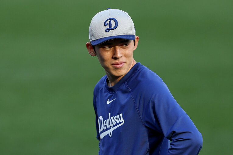 中継ぎとして登板した2試合でほぼ完ぺきなピッチングを披露した佐々木朗希。ポストシーズンでドジャースの「救世主」となれるか ／ photograph by Getty Images