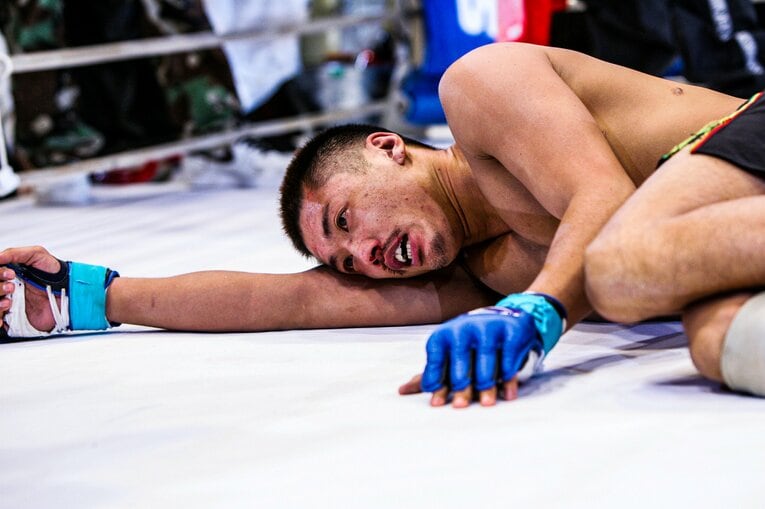 2005年の『PRIDE 男祭り』では俳優の金子賢が格闘技デビューするも、腕ひしぎ十字固めで敗れた