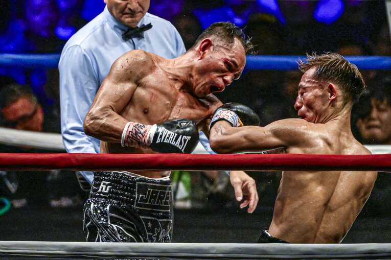 終盤になってもドネアのパンチは生きていた　©Takuya Sugiyama