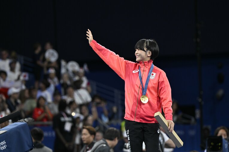 メダルセレモニーでの藤波朱理　©Asami Enomoto/JMPA
