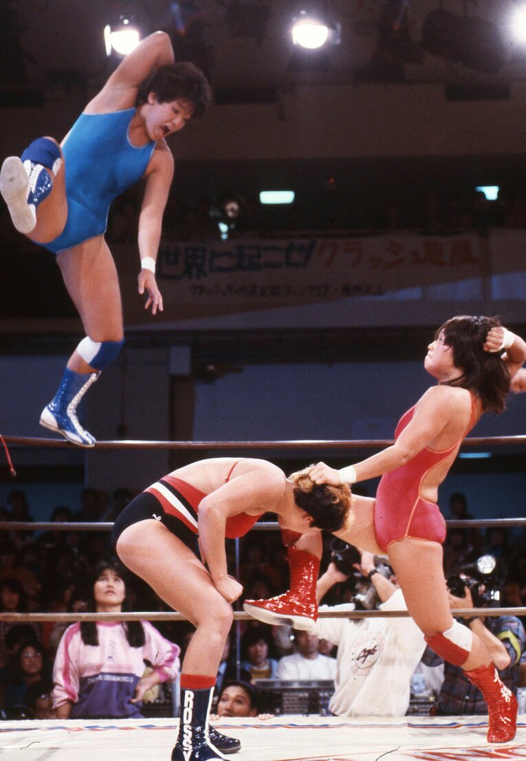 1983年の結成当初から、後楽園ホールでは立ち見客が出るほど満員になった　©東京スポーツ新聞社