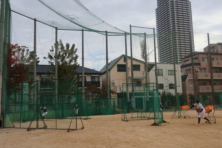 今年、昨年と優勝候補の私立高と互角の接戦を繰り広げるなど地元では野球の実力にも注目が集まる御影高校野球部　©Fumi Sawai