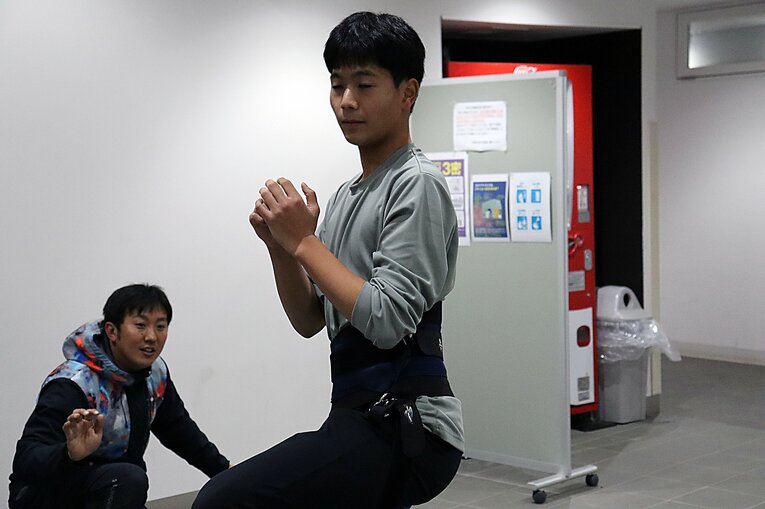 指導する加藤氏　©Kou Hiroo