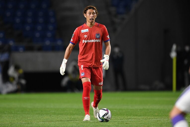 もう一度左を確認したが、出すべきところに動いてきている選手はいなかった