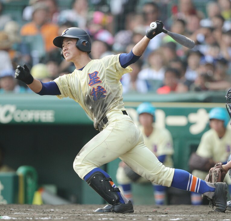 星稜高でも甲子園で2打席連続本塁打を放つなど活躍した　©JIJI PRESS