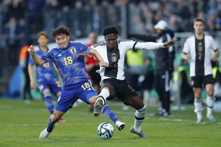 「CLやELに出ているドイツ有望株のフィジカルに負けず…」パリ世代日本代表を撮って感じた“肉体とハートの充実ぶり”(13)