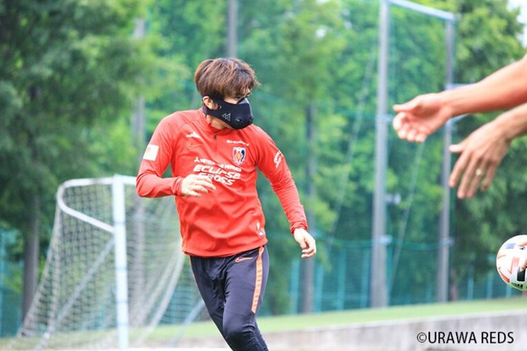大槻監督が明かす浦和のコロナ対策。在宅トレに専用マスク、選手のケア。(10) ／ photograph by URAWA REDS
