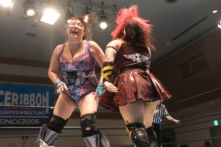 「やせたら可愛いのに」世間の声との闘い…“プラスサイズモデル”も務める女子レスラー・まなせゆうなの思い「ありのままの自分を愛せばいい」(40)