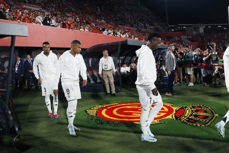 「タクは特別に良かったね！」マドリーが慌てた浅野拓磨の俊足…“久保建英らの古巣”監督とファンが絶賛スペイン初戦をカメラマンは見た(5)